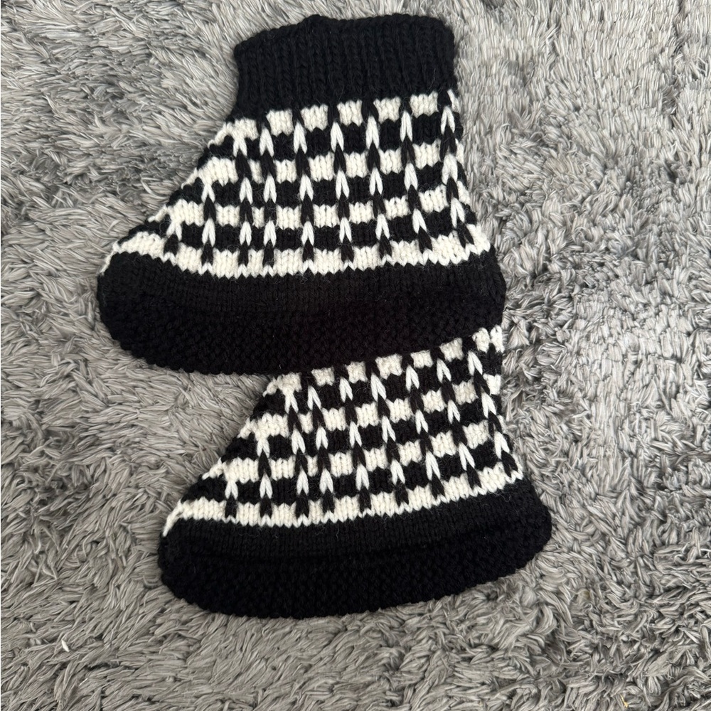 Black and White Knit Slipper Socks